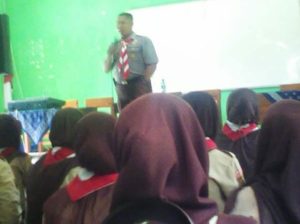 KORAMIL KENALKAN SAKA WIRA KARTIKA KEPADA SISWA BARU SMKN NUSAWUNGU 1