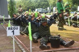 05 PANGARMATIM TEMBUS DELAPAN RINTANGAN OUTBOND TNI AL   (3)