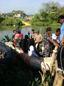 8. Kodim Bangkalan Bersama Lanal Batuporon Gelar Lomba Dayung Rubber Boat (1)