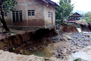 Banjir Bandang di Pacitan JPG 2