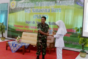 Pabung Kodim 0803Madiun Berikan Wawasan Kebangsaan  Mahasiswa Baru Akper dr. Soedono Madiun 1