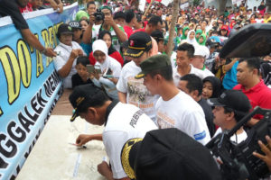 Pencanangan Kampung Anti Narkoba  Dan Mlaku Bareng  bersama Staf Kemenpora Di Trenggalek 4