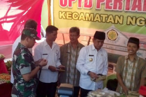 Temu Wicara Kelompok TaniKTNA Tingkat Kabupaten Nganjuk  dan  Pembukaan Pameran Produk Unggulan Pertanian 3