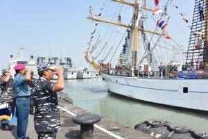 10-pangarmatim-lepas-pelayaran-asean-cadet-sail-2016-5-300x200