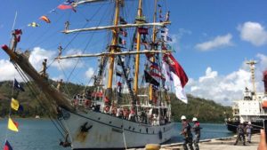 12-asean-cadet-sail-2016-bersama-kri-dewaruci-tiba-di-lombok-2