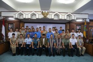 12-asean-cadet-sail-2016-bersama-kri-dewaruci-tiba-di-lombok-3