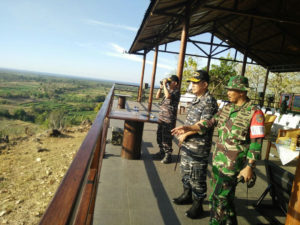 140916-danlantamal-v-cek-kesiapan-menara-tinjau-tempat-presiden-ri-saksikan-pendaratan-amfibi-dan-demo-senjata-4