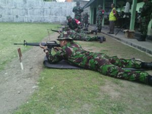 3. Asah Kemampuan Menembak, Kodim 0830 Surabaya Utara Gelar Latihan  b