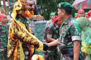 30-323-kunjungan-pangdivif-1-kostrad-5