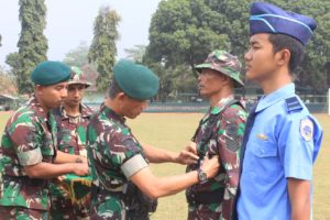 71-divif-2-kostrad-tanamkan-sikap-disiplin-pada-siswa-wira-angkasa-akademi-malang-8