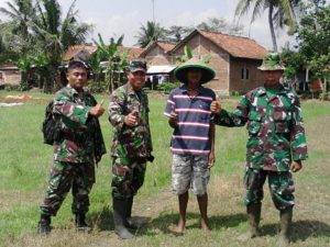 KASDIM 0703CILACAP SEMPATKAN PENGECEKAN MATERIAL DAN KESIAPAN TMMD KE 97 2