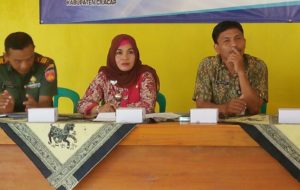 pemerintah-desa-mekarsari-gelar-rapat-persiapan-kedatangan-gubernur-1