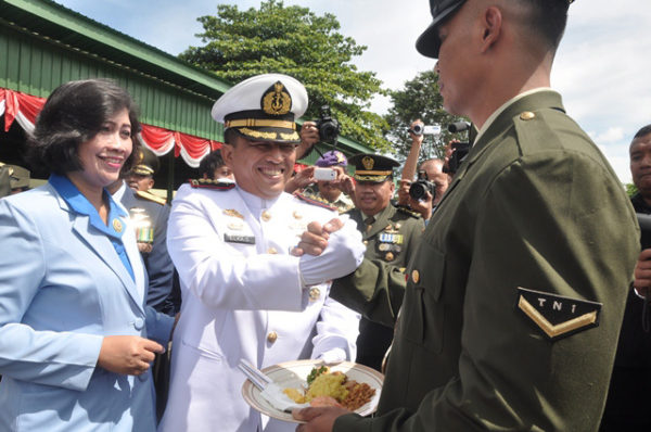 061016-semarang-hut-tni-1