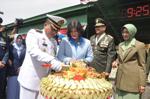 061016-semarang-hut-tni-3