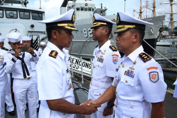 13-dansatkat-koarmatim-pimpin-sertijab-komandan-kri-mdu-1