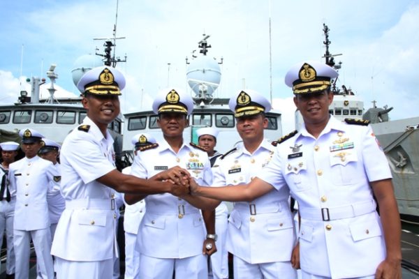 13-dansatkat-koarmatim-pimpin-sertijab-komandan-kri-mdu-2