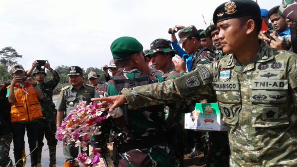 24-prajurit-kostrad-gelar-bakti-sosial-5