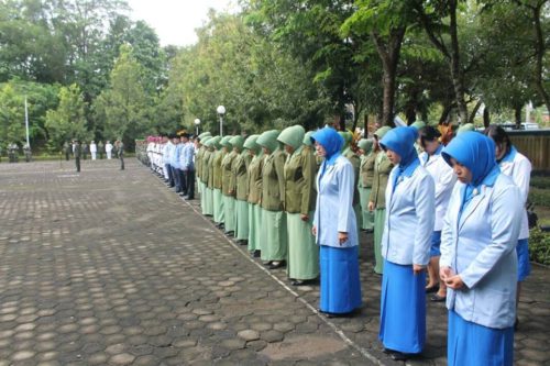 menjelang-hut-tni-yang-ke-71-kodim-0703cilacap-melaksanakan-ziarah-dan-tabur-bunga-di-tmp-sureng-rono-7