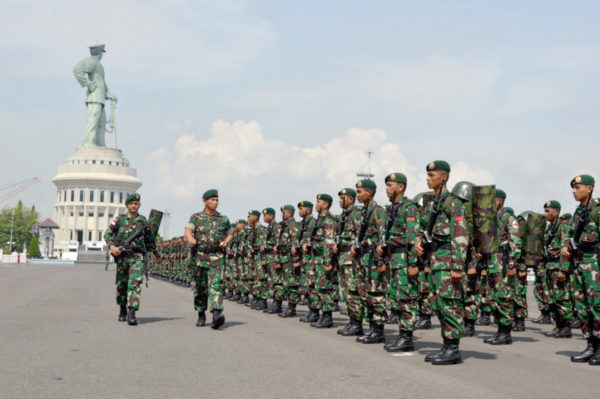 10-yonif-pr-502-kostrad-siap-menjaga-perbatasan-ri-malaysia-1