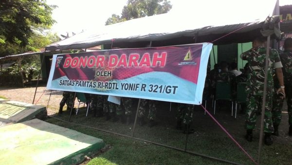 6-satgas-yonif-raider-321-adakan-donor-darah-4