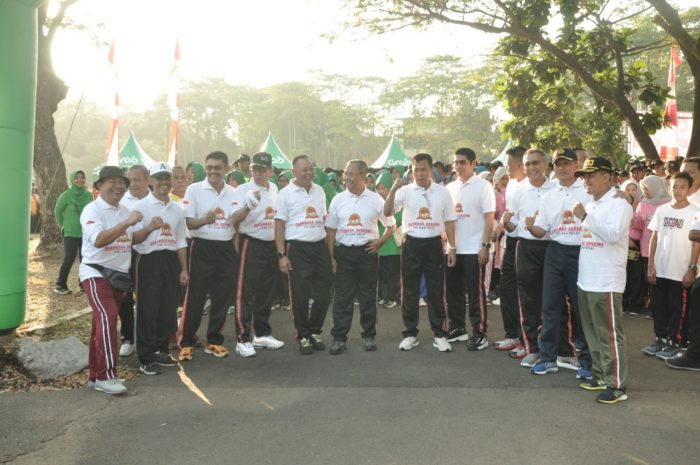 Prajurit Dan Jalasenastri Cabang 4 Ikuti Olah Raga Bersama Tni Polri