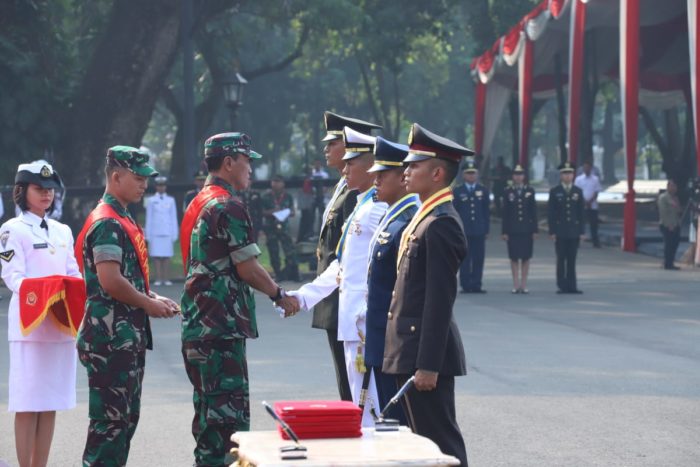 Berita Foto Panglima Tni Saksikan Gladi Bersih Pelantikan Praspa Tni Polri Di Istana Negara 2051