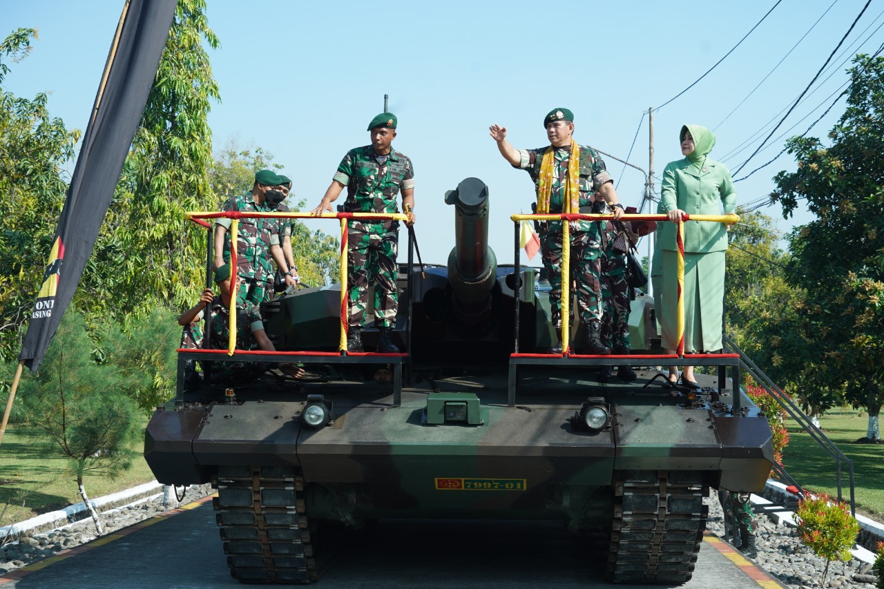 Pangdivif Mayjen Tni Syafrial Kunjungi Markas Yonkav Dan Yonzipur Kostrad Paradigma Bangsa